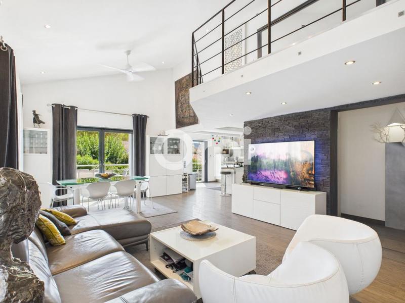 Maison - 260 m² - 6 pièces