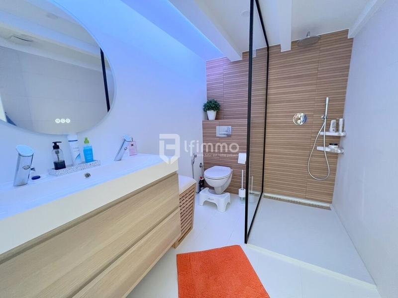 Loft - 240 m² - 7 pièces