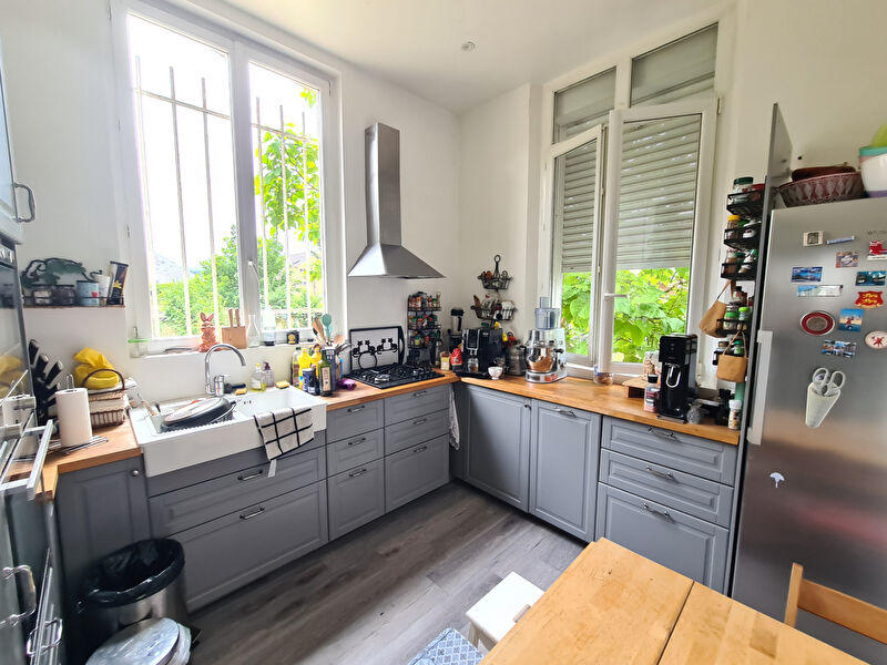 Propriété - 240 m² - 8 pièces