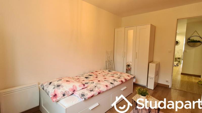 Chambre - 10 m² - 1 pièce