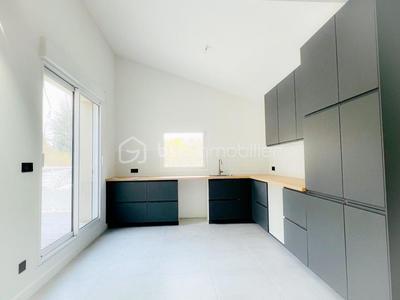 Maison - 97 m² - 4 pièces