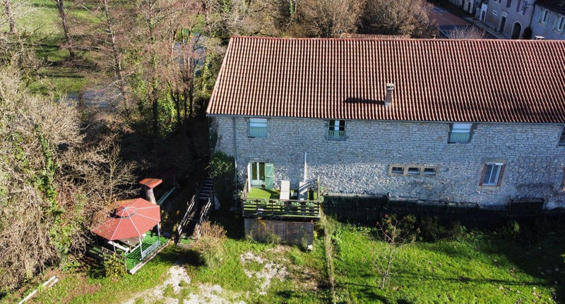 Maison - 455 m² - 10 pièces