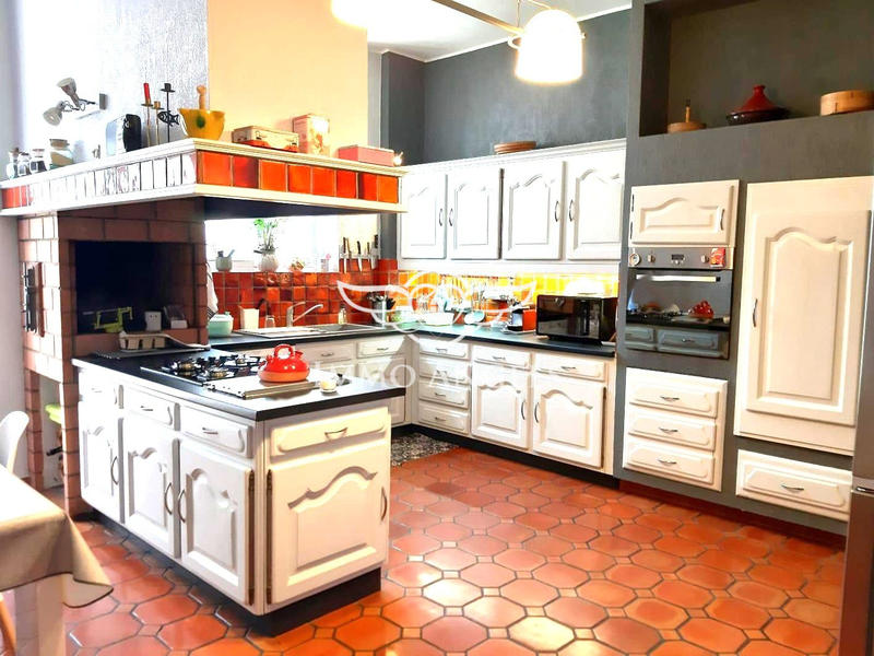 Maison - 380 m² - 13 pièces