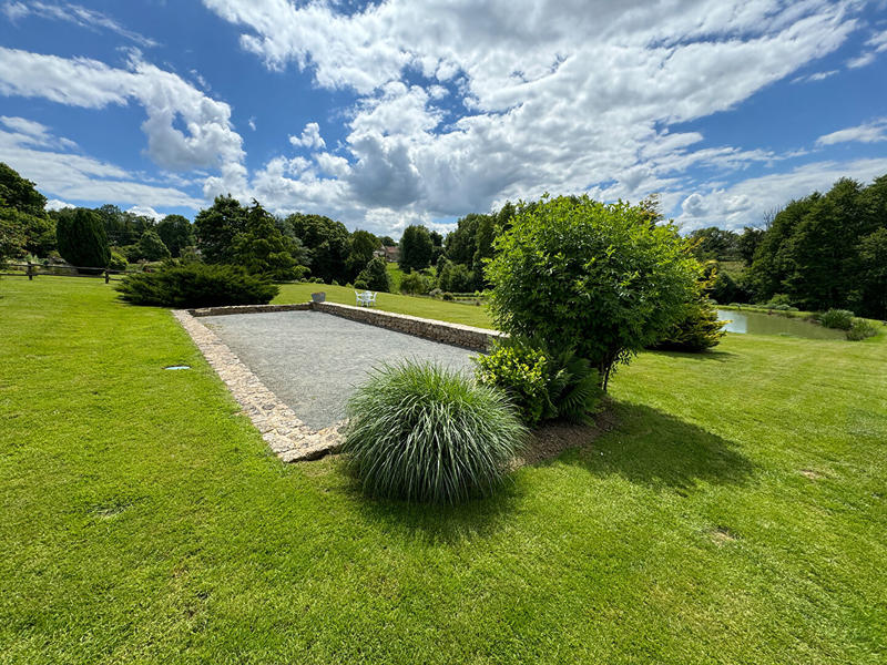 Maison - 300 m² - 14 pièces