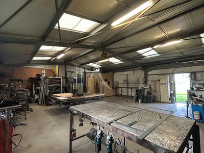 Local d'activité / Entrepôt - 1 859 m²