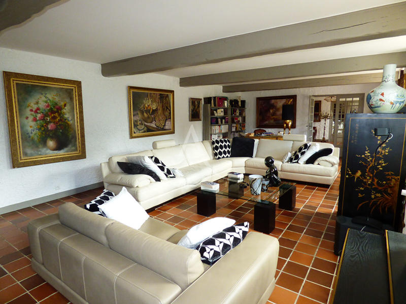 Maison - 303 m² - 7 pièces