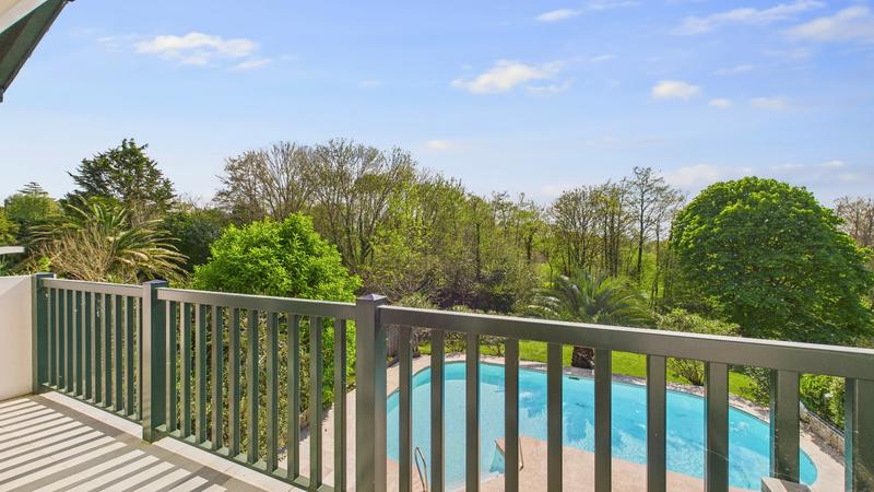 Maison - 270 m² - 13 pièces