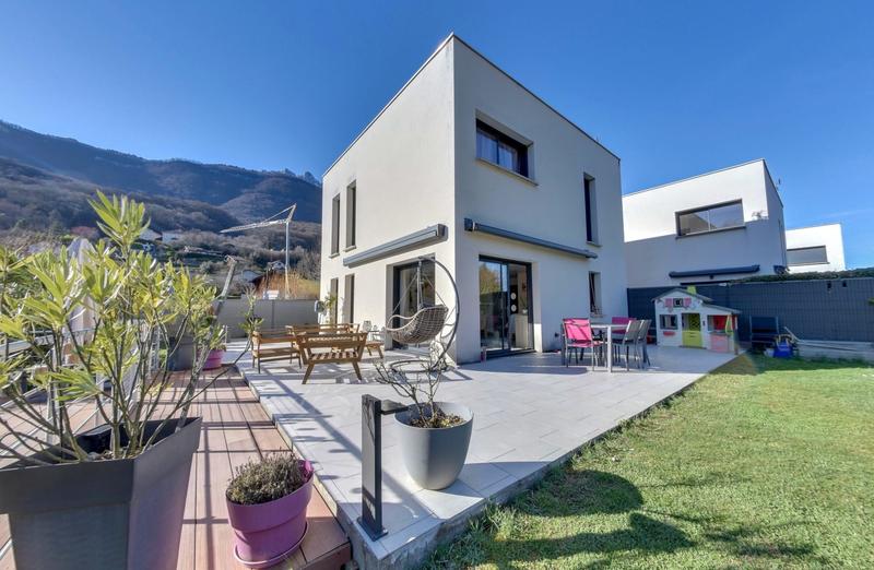 Maison - 98 m² - 4 pièces