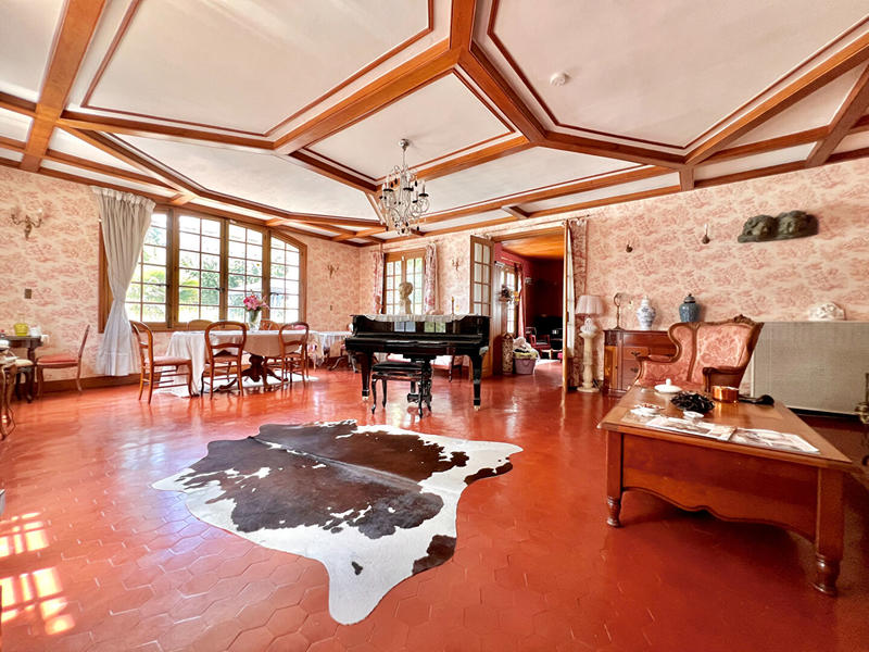 Maison - 483 m² - 16 pièces