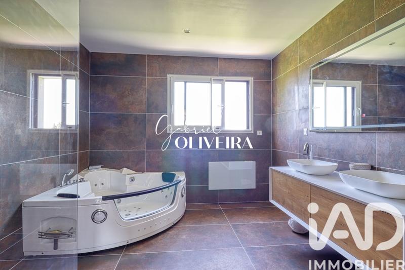 Maison - 210 m² - 7 pièces