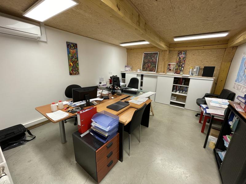 Local d'activités - 670 m²