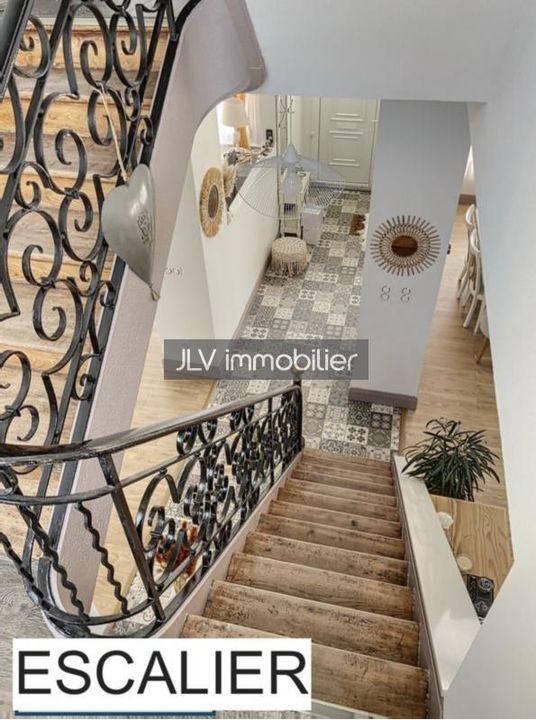 Demeure - 265 m² - 9 pièces