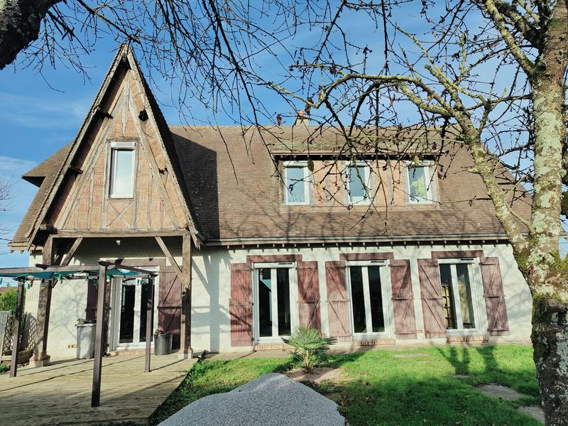 Maison - 187 m² - 8 pièces