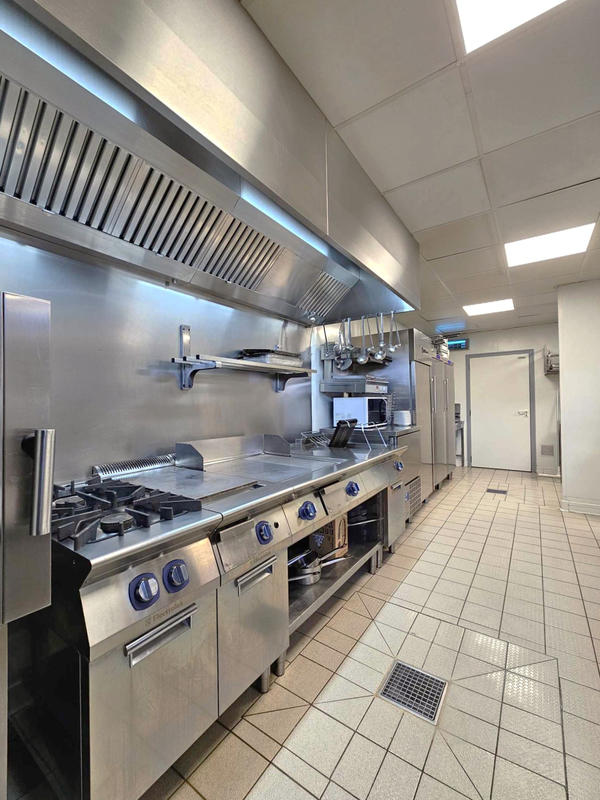 Fonds de commerce - Magasins - 180 m²