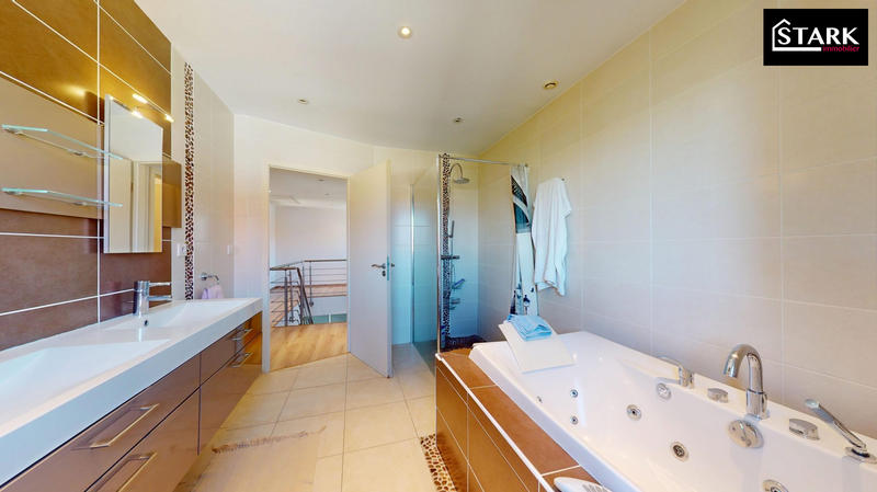 Maison contemporaine - 168 m² - 6 pièces