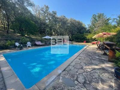 Propriété - 740 m² - 22 pièces