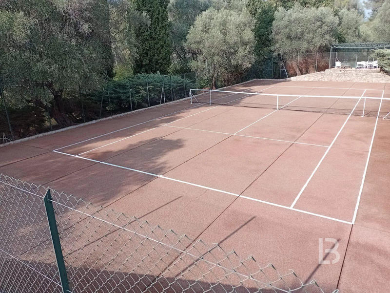 Maison - 368 m² - 10 pièces