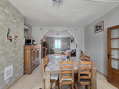 Maison - 221 m² - 12 pièces