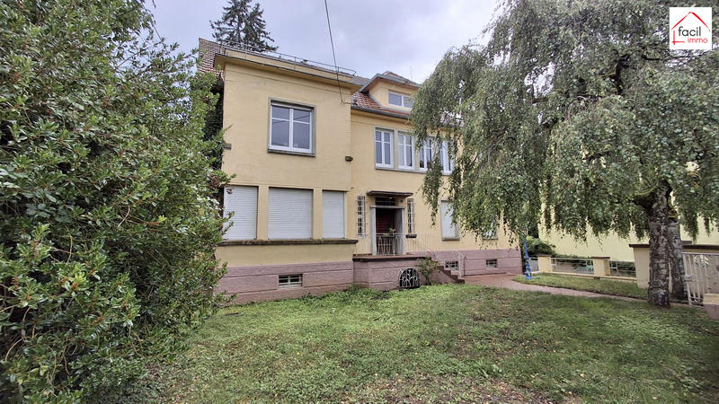 Maison - 352 m² - 16 pièces