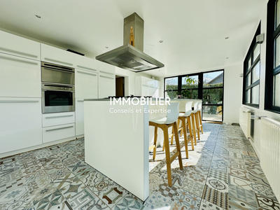 Maison - 332 m² - 11 pièces