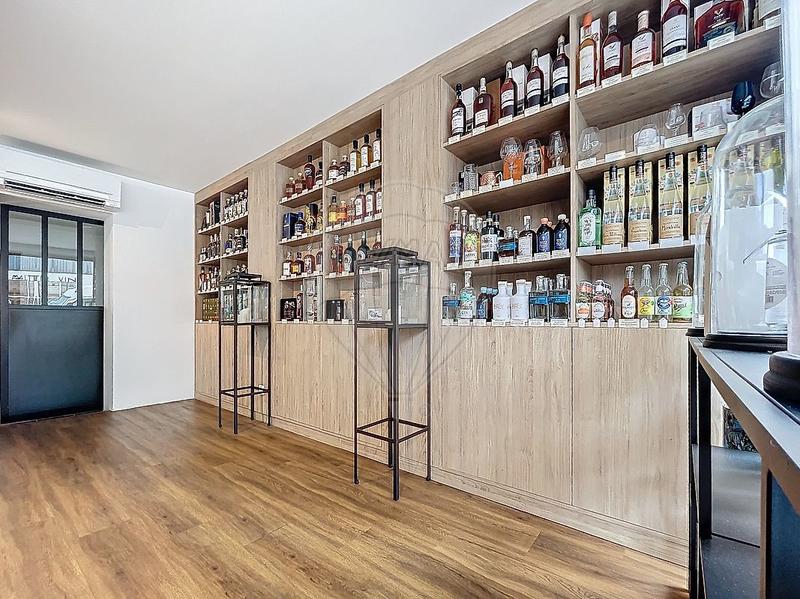 Magasins - 97 m² - 4 pièces