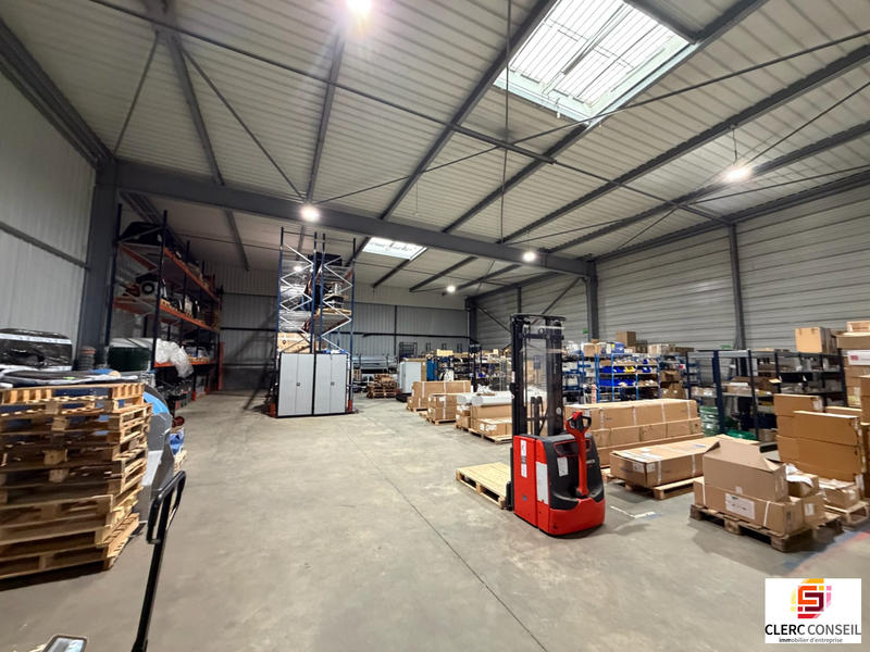Local d'activités - 684 m²