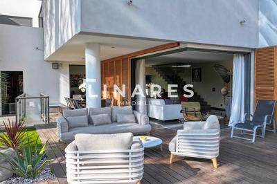 Villa - 252 m² - 6 pièces