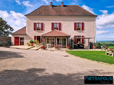 Maison - 204 m² - 6 pièces