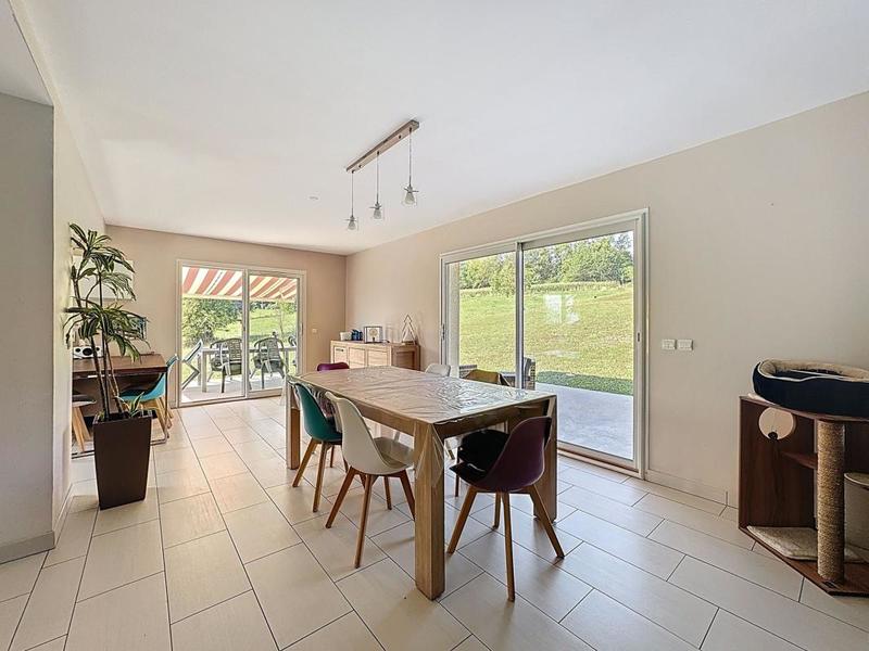 Maison - 137 m² - 5 pièces