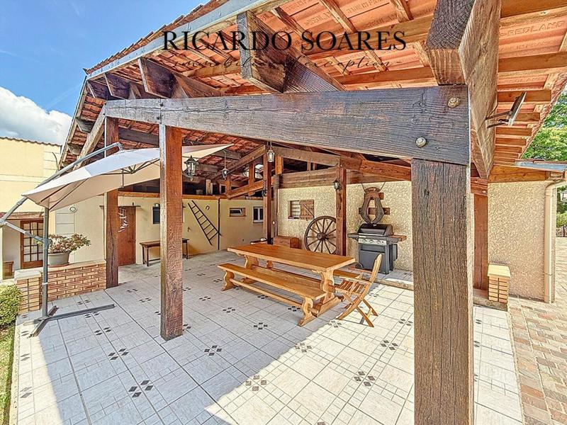 Maison - 218 m² - 8 pièces