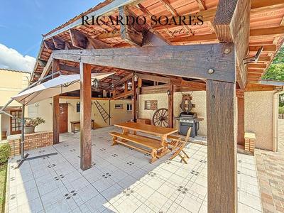 Maison - 218 m² - 8 pièces