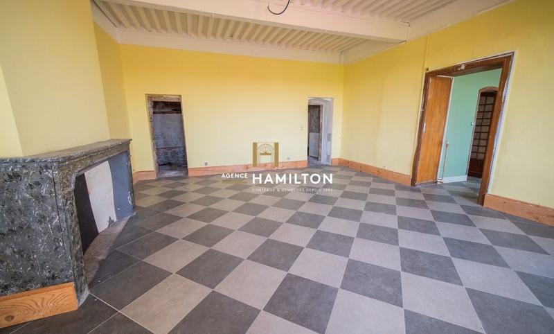 Propriété - 325 m² - 8 pièces