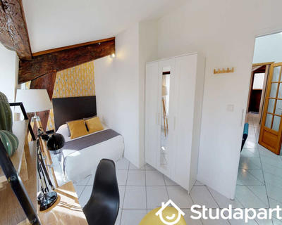 Chambre - 130 m² - 1 pièce