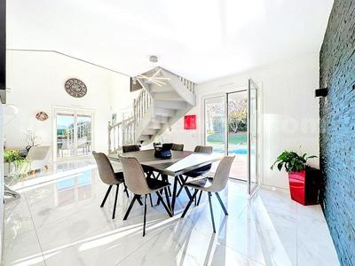 Maison - 177 m² - 5 pièces