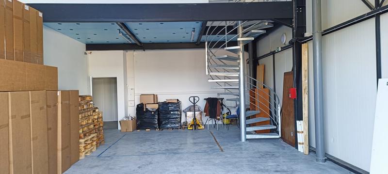 Local d'activités - 97 m²