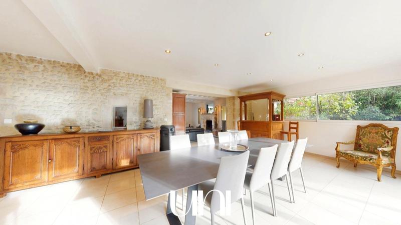 Maison - 365 m² - 12 pièces
