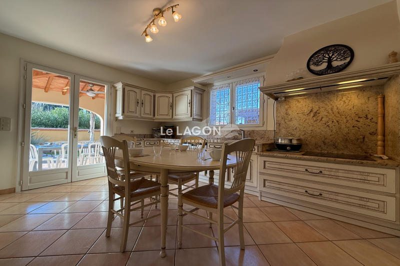 Maison - 295 m² - 9 pièces