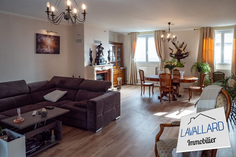 Maison - 205 m² - 9 pièces