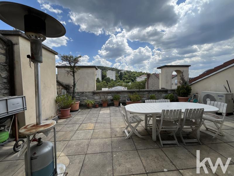 Appartement - 204 m² - 5 pièces