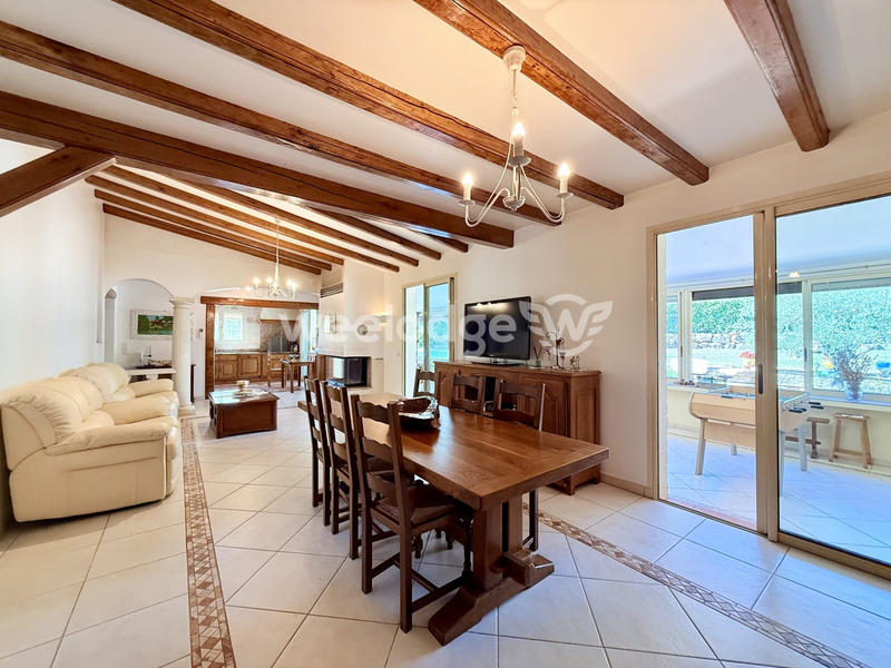 Maison traditionnelle - 225 m² - 9 pièces