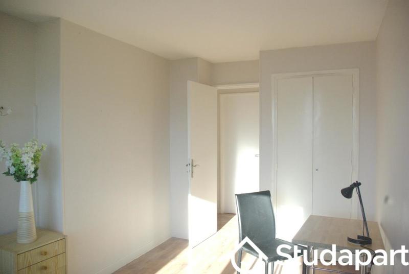 Chambre - 9 m² - 1 pièce