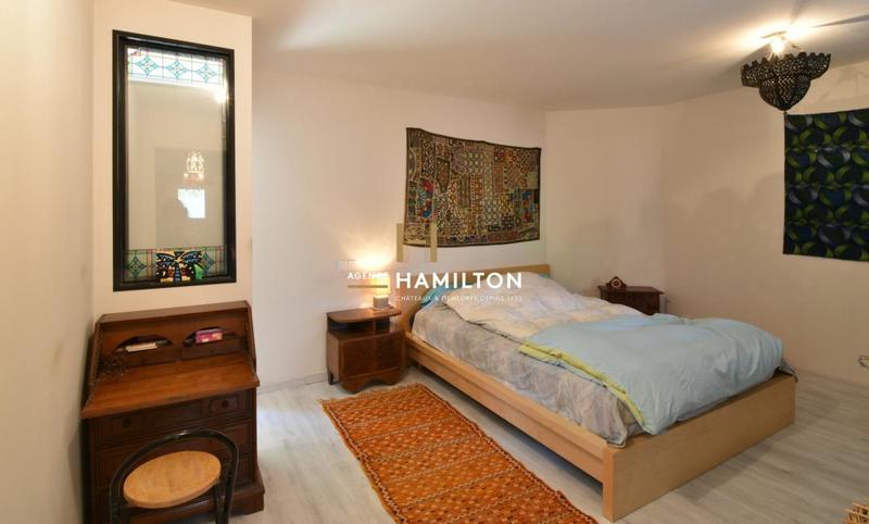 Maison - 220 m² - 7 pièces