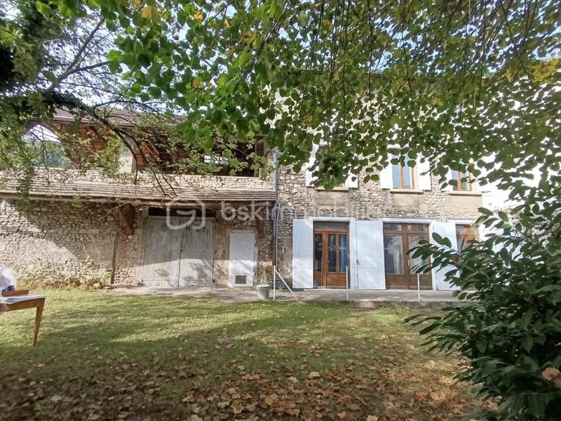 Maison de village - 303 m² - 11 pièces