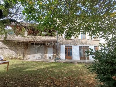 Maison de village - 303 m² - 11 pièces