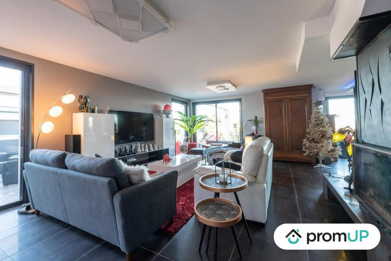 Maison - 260 m² - 7 pièces