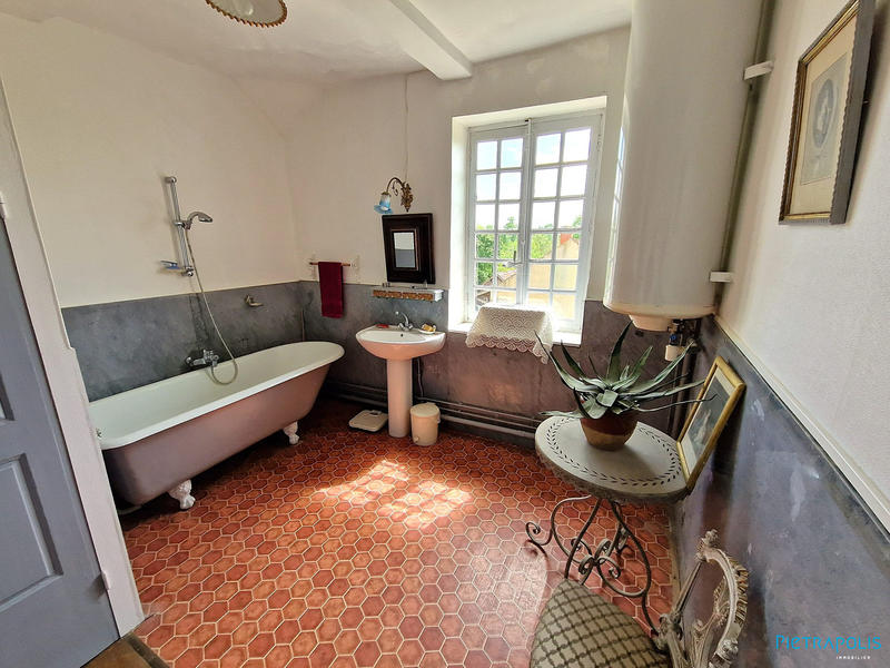 Maison - 300 m² - 13 pièces