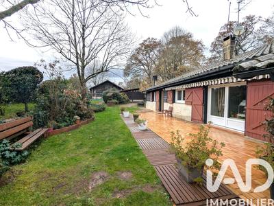 Maison - 243 m² - 9 pièces