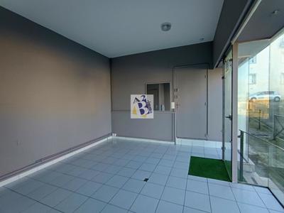 Services - 18 m² - 1 pièce