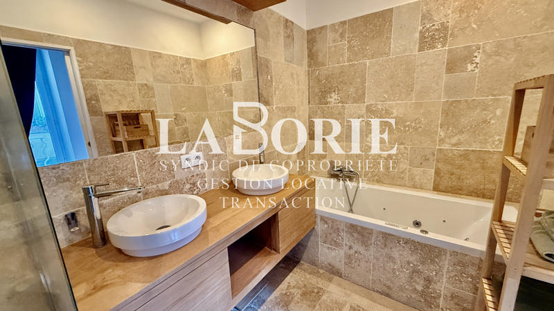 Appartement - 98 m² - 2 pièces