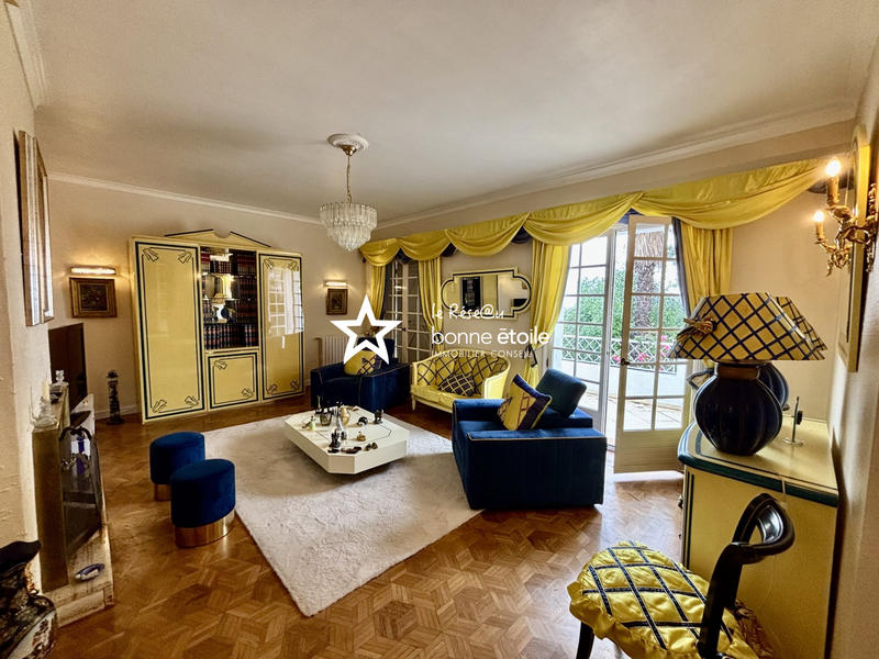 Maison - 250 m² - 8 pièces